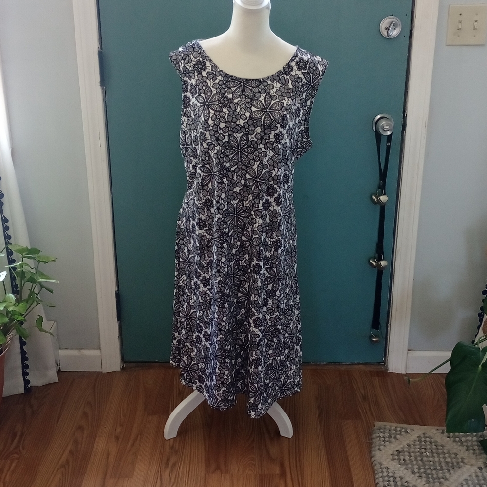 Elegant Black and White Floral Dress